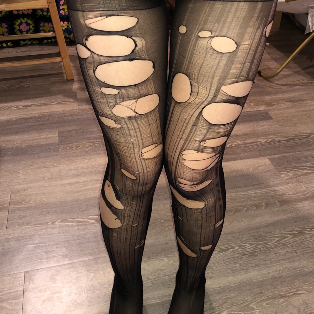 Ripped distressed tights/leggings